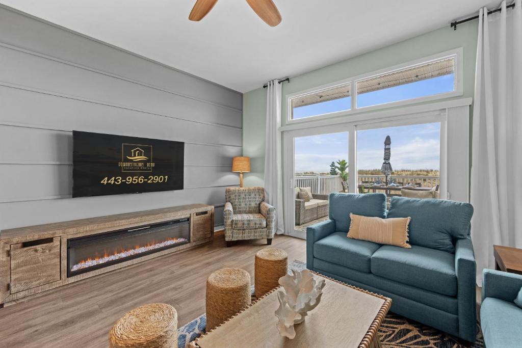 Photo of New Oceanfront 4BR 4BA Sleeps 20 With Game Room in New York, NY