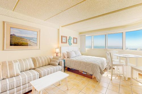 Photo #2 of Atlantis 302 in Ocean City, MD