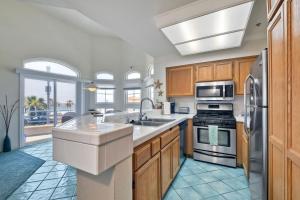 Photo #4 of Nomad's Oceanfront Retreat 2B2B Condo in Oceanside, CA