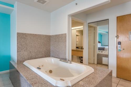 Photo #3 of Pacifica Beach Hotel in Pacifica, CA