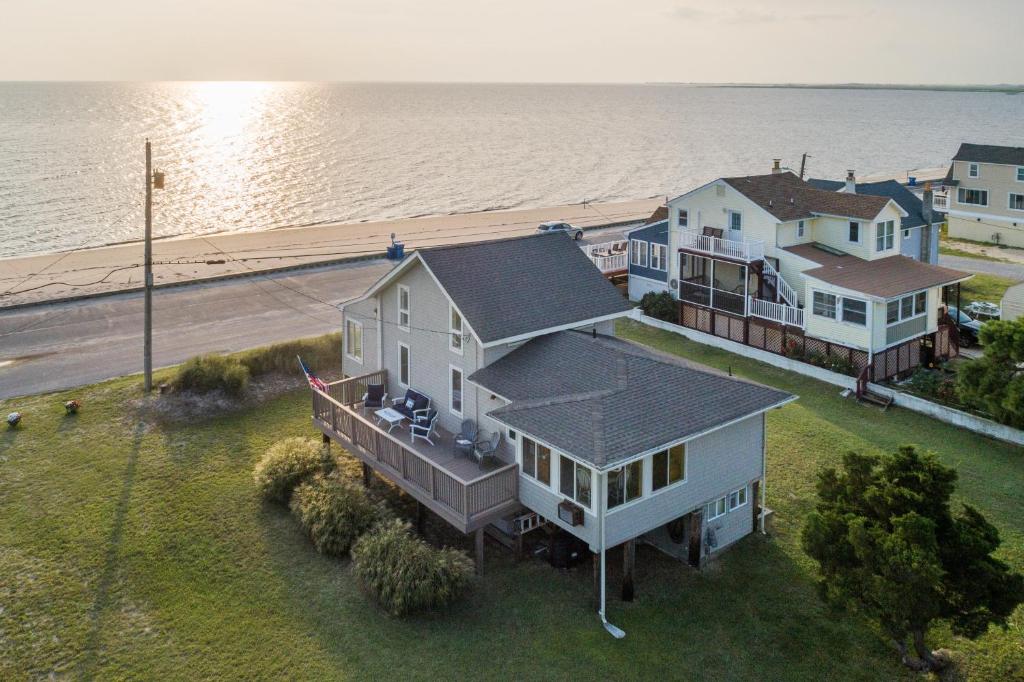 Photo of Lovely Coastal Home By Delaware Bay Walk to Beach in Downe, NJ