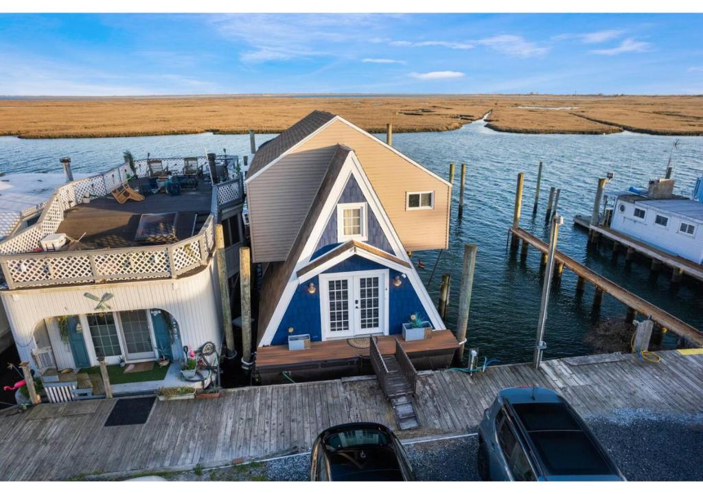 Photo of Jones Beach Houseboat in Wantagh, NY