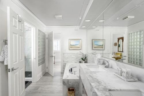 Photo #3 of CLOUD NINE - Elegance & Comfort in Irvine, CA