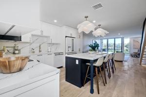 Photo #5 of Oceanfront, Luxury Remodel, Pool, Walk To Dining in Encinitas, CA