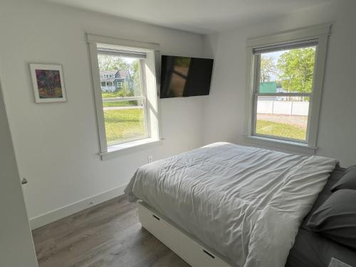 Photo #2 of Gardner Lake 2 Queen/1King/2 Bath/Laundry- Private in Salem, CT