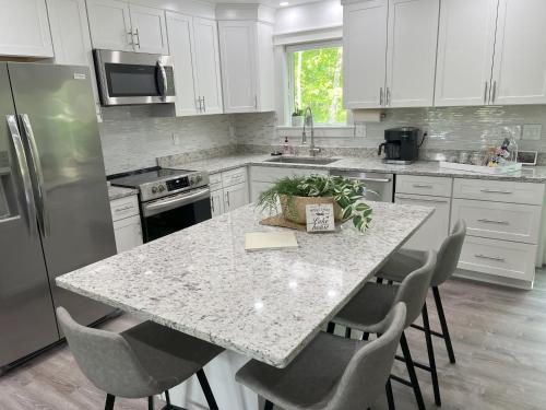Photo #3 of Gardner Lake 2 Queen/1King/2 Bath/Laundry- Private in Salem, CT