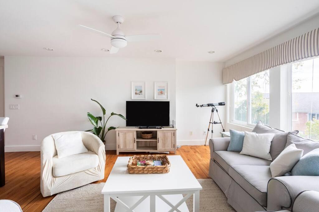 Photo of Spacious Oceanview Villa (Sleeps 22) in New London, CT