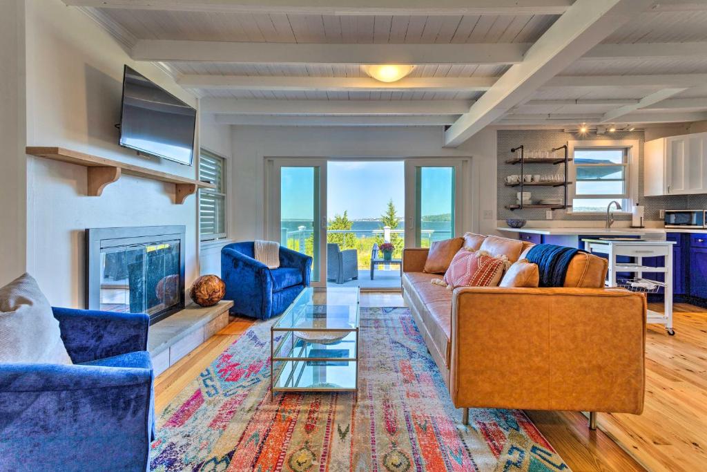 Photo of Coastal Portsmouth Home with Bay Access Near Newport in Portsmouth, RI