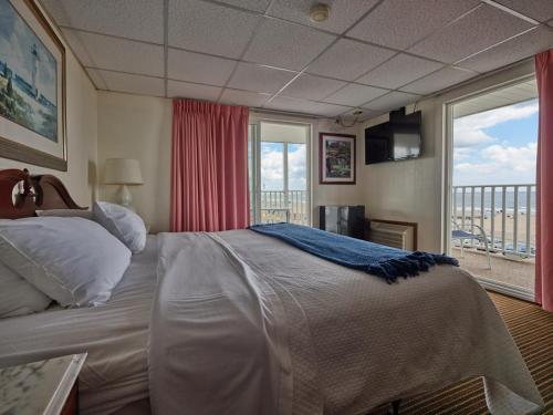 Photo #2 of Hillcrest Inn in Hampton, NH