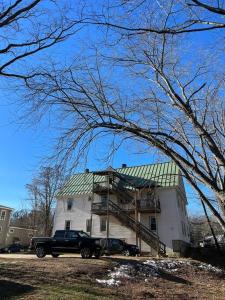 Photo #6 of Saco Riverside Apt Modern & Cozy 3 bedroom 3rd flr in Conway, NH
