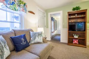 Photo #4 of Harbor House Inn in Boothbay Harbor, ME