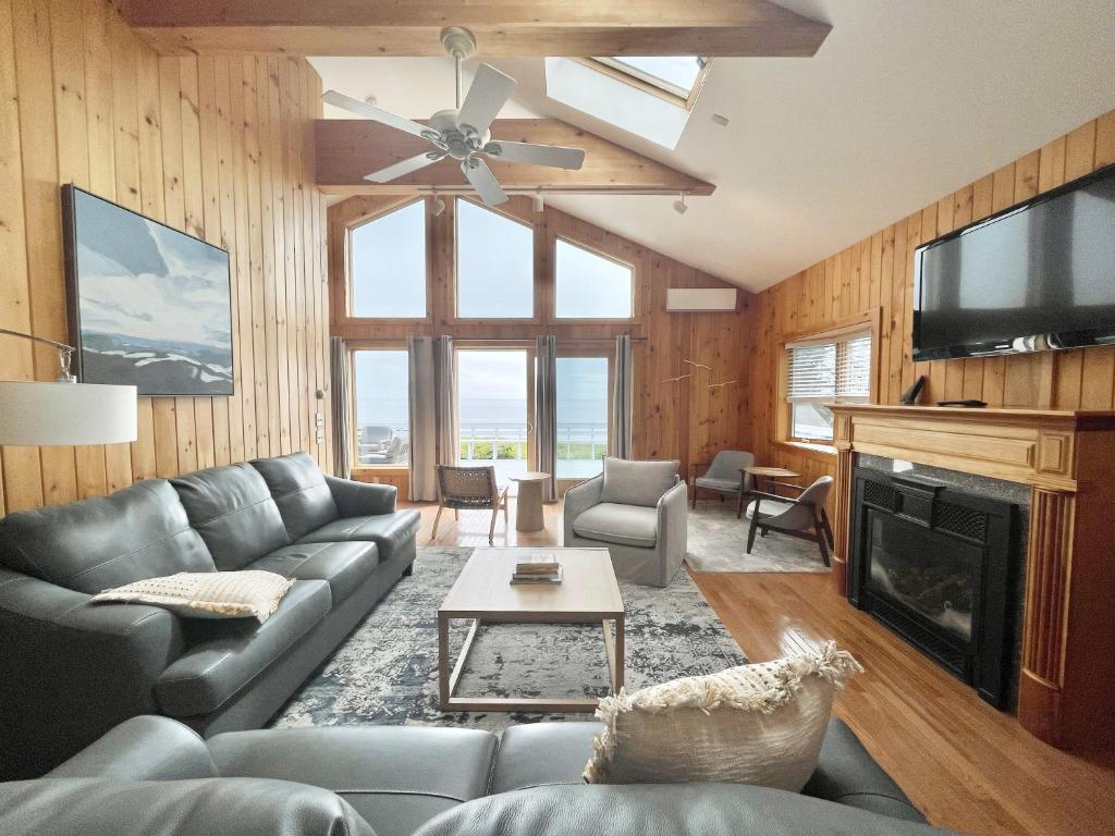 Photo of Beachfront 4 BR Spacious House! [Coastal Haven] in Tremont, ME