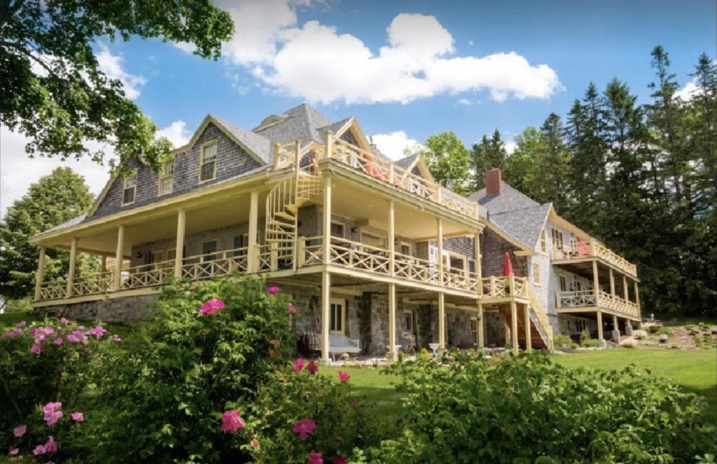 Photo of Acadia Bay Inn in Sullivan, ME