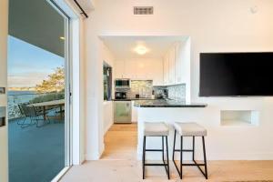 Photo #4 of Cliffside Haven Where Ocean Meets Sky in San Diego, CA