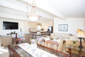 Photo #6 of 1005 E Balboa Unit C Duplex in Newport Beach, CA