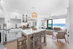 Photo #4 of Entire Upper Oceanfront Masterpiece with Rooftop in San Diego, CA