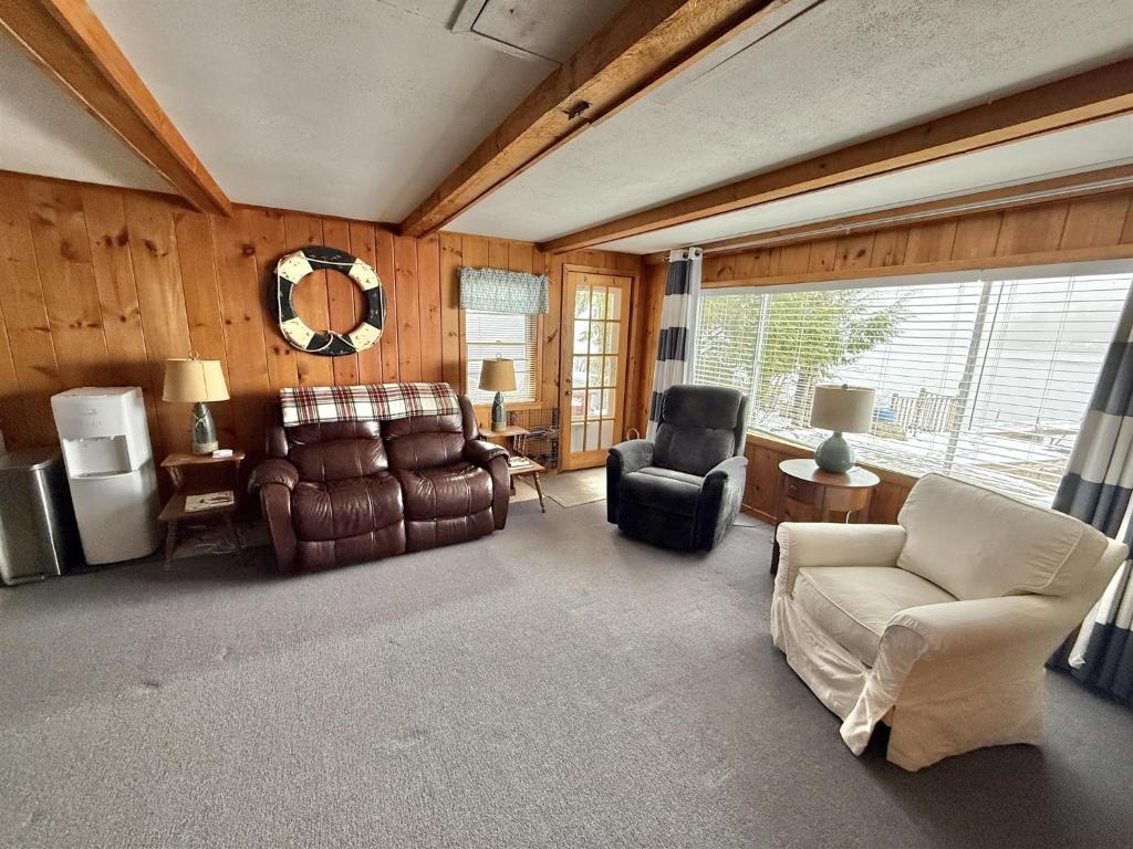 Photo of SUNSET SHORES LIMIT 4 cottage in Gray, ME
