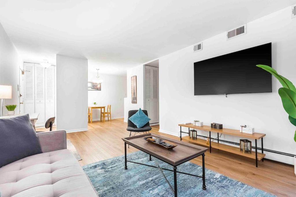 Photo of Pristine Lakeview Boystown Wrigley Haven Chicago in Chicago, IL
