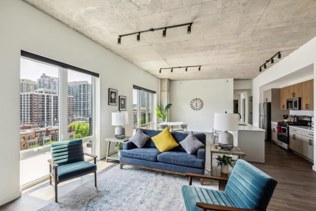 Photo of 3BR Luxury Modern Apartment in Chicago, IL