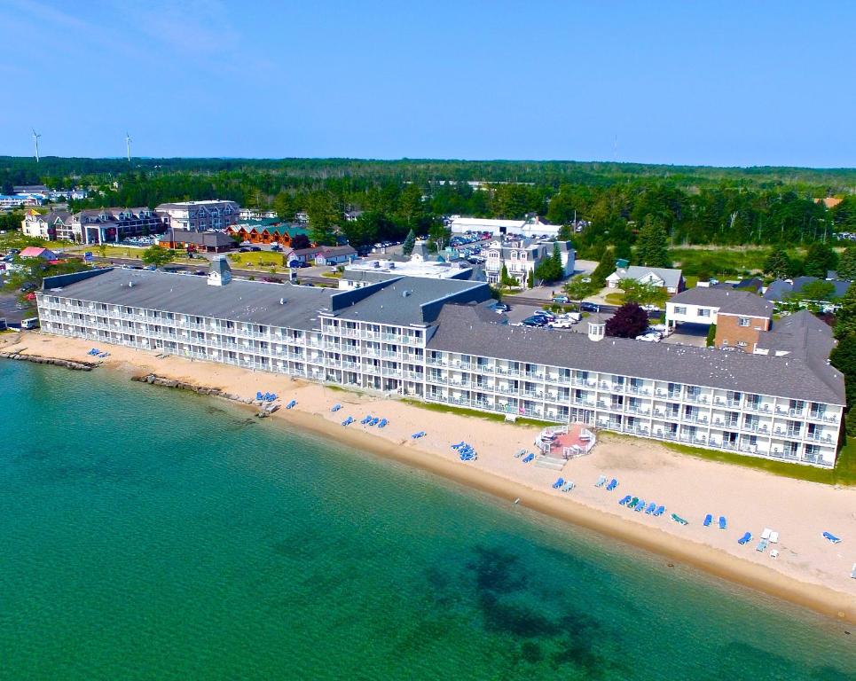 Photo of Hamilton Inn Select Beachfront Mackinaw City in Mackinaw City, MI