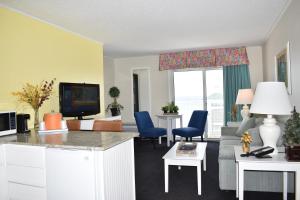 Photo #5 of Breakers Resort - Lakeside in St Ignace, MI