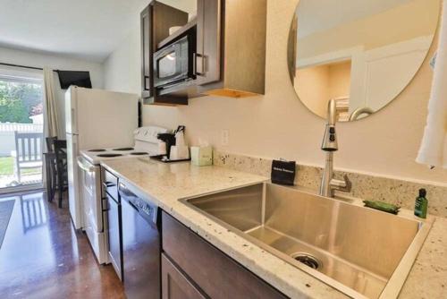 Photo #3 of Nader's Motel & Suites in Ludington, MI