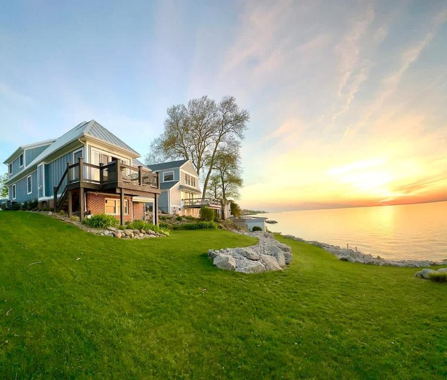 Photo of The Sunset Cottage - Lakefront with Private Beach in Geneva, OH