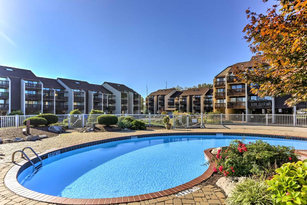 Photo of Waterfront Port Clinton Condo with Pool Access! in Port Clinton, OH