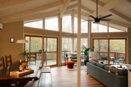 Photo #2 of Lake Naomi Chalet Membership - 2hrs From Nyc in Pocono Pines, PA
