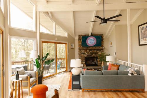 Photo #3 of Lake Naomi Chalet Membership - 2hrs From Nyc in Pocono Pines, PA