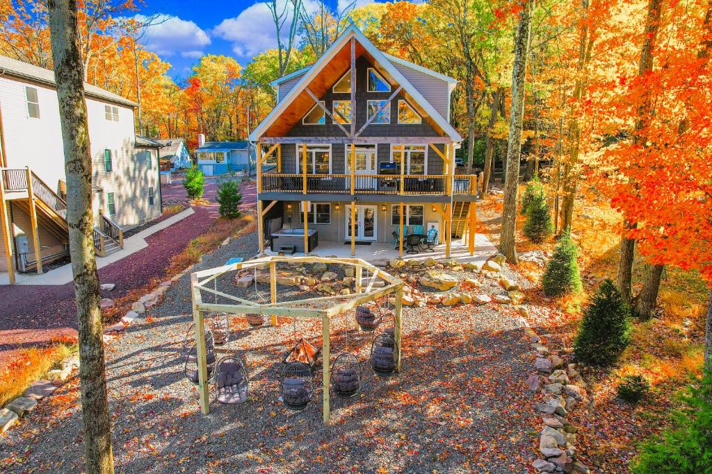 Photo of New Bear's Den Retreat in Lake Harmony, PA