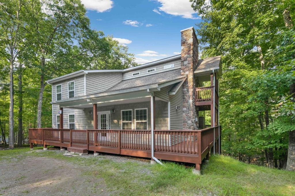 Photo of Huge Masthope retreat king sz bed , hot tub , game room in Lackawaxen, PA