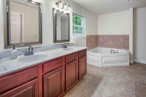 Photo #3 of Huge Masthope retreat king sz bed , hot tub , game room in Lackawaxen, PA