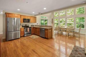 Photo #4 of Huge Masthope retreat king sz bed , hot tub , game room in Lackawaxen, PA