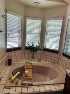 Photo #4 of Bluebird Cabin in Crestline, CA