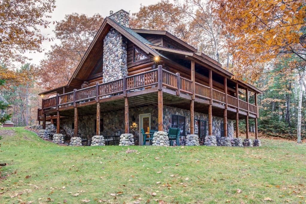 Photo of Island View Lodge in Eagle River, WI