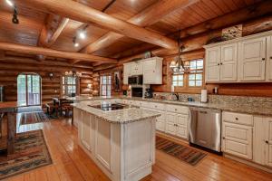 Photo #4 of Island View Lodge in Eagle River, WI