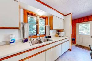 Photo #6 of Ritter Cottage #11 in Saint Germain, WI