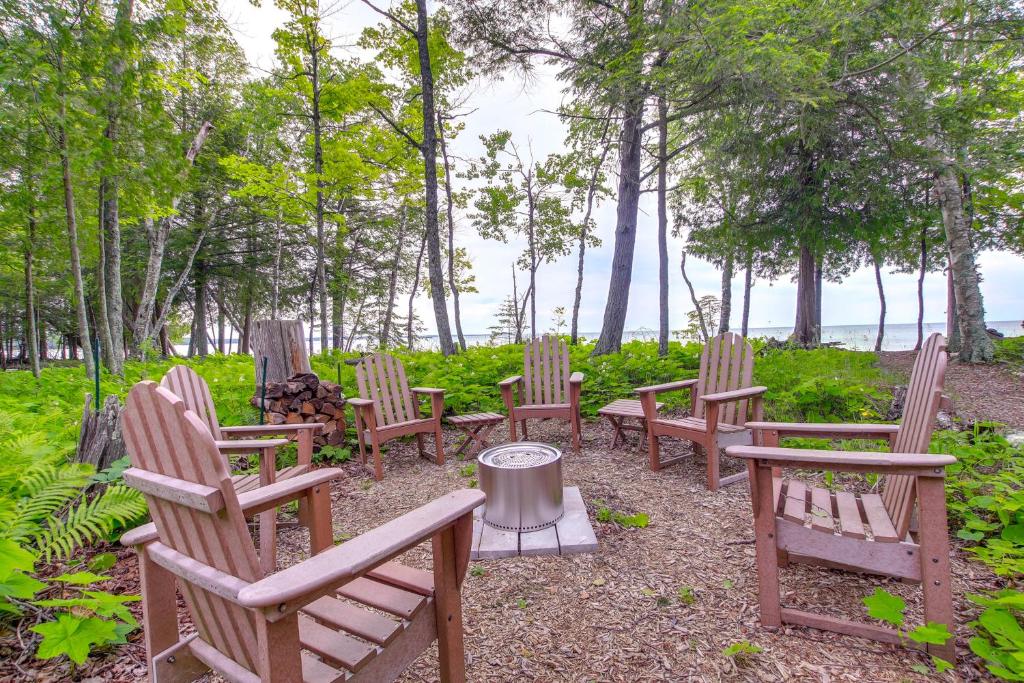 Photo of Modern Waterfront Home - 1 Mi to Cave Point Park! in Sturgeon Bay, WI