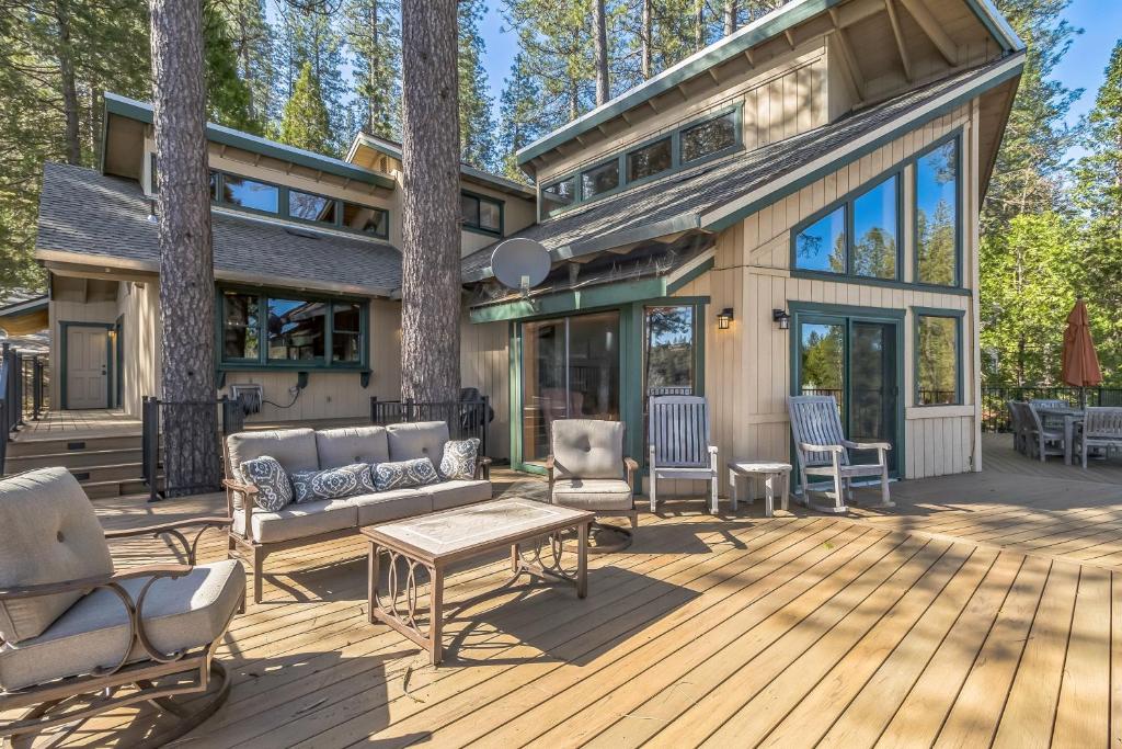 Photo #1 of Dos Pinos Spacious Lakefront Cabin with Game Room in Groveland, CA