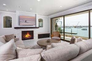 Photo #4 of 367 Via Lido Soud home in Newport Beach, CA