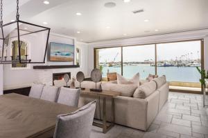 Photo #5 of 367 Via Lido Soud home in Newport Beach, CA