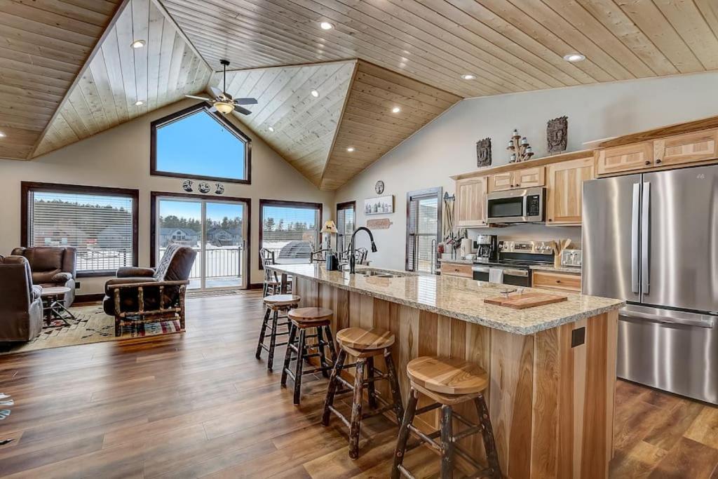 Photo of Castle Rock and Buckhorn Beach Lake Home in Germantown, WI
