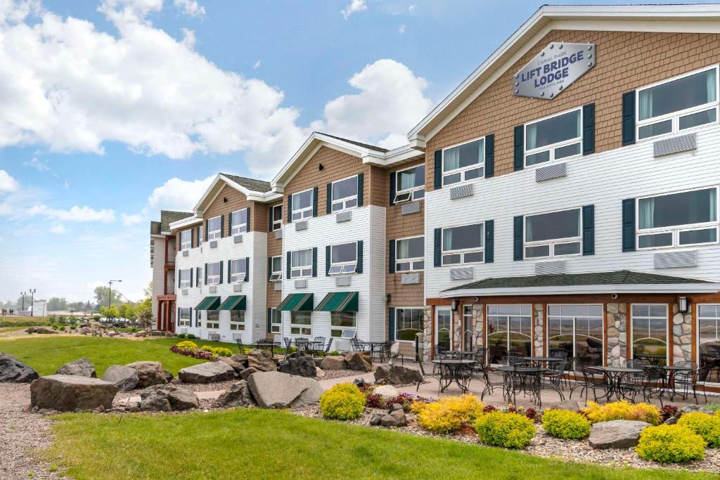 Photo of Lift Bridge Lodge, Ascend Hotel Collection in Duluth, MN