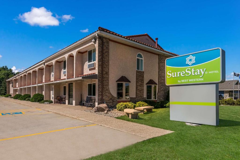 Photo of SureStay Hotel by Best Western Spicer in Spicer, MN