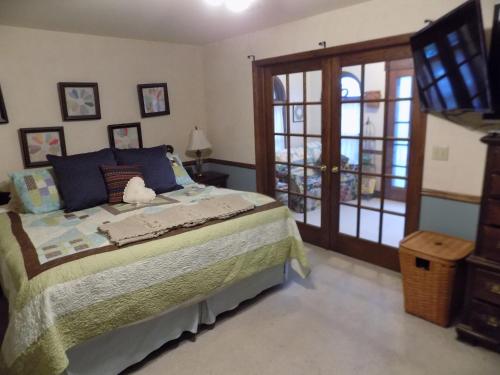 Photo #2 of StoneWall House Lakeside Suite in Lake Elmo, MN