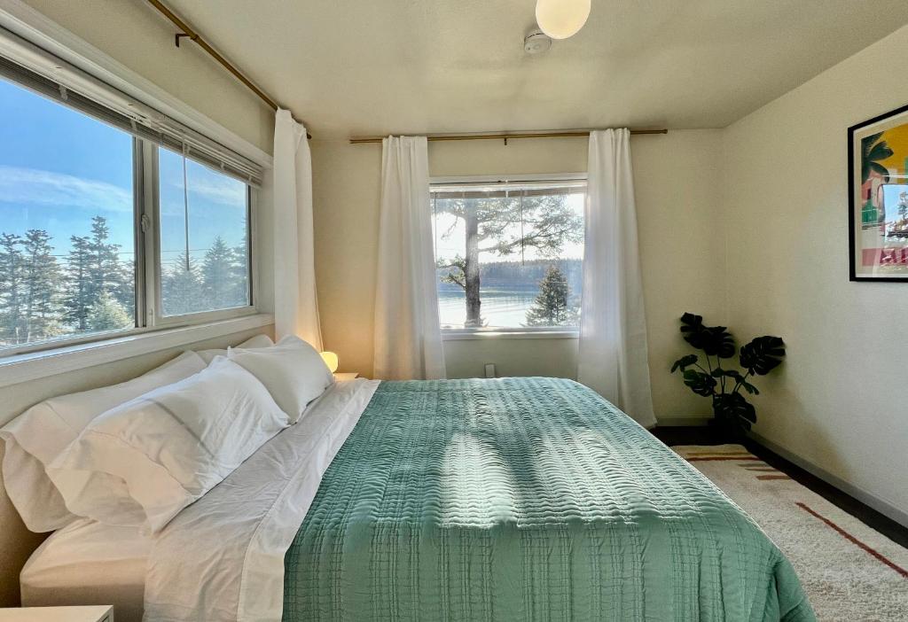 Photo of The Surfside - Ocean Views and Northern Lights in Kodiak, AK