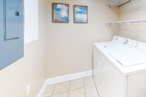 Photo #3 of Seawind by Meyer Vacation Rentals in Gulf Shores, AL