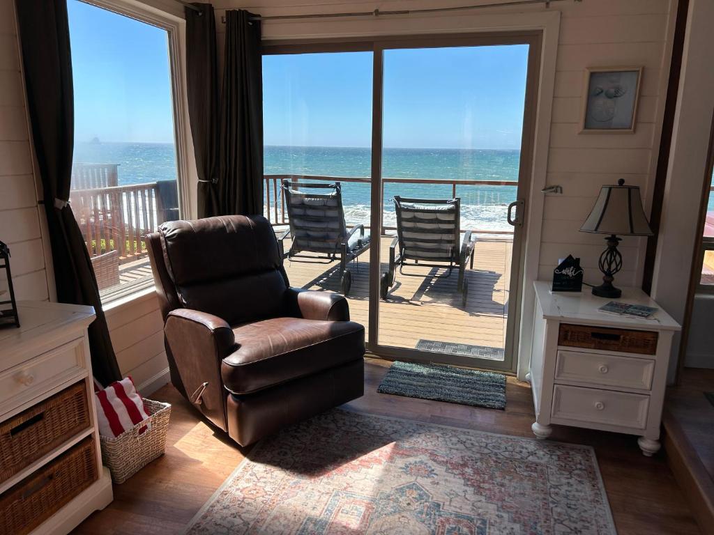 Photo #1 of Ocean Front Cabin 15, Jacuzzi & Sensational Views in Smith River, CA
