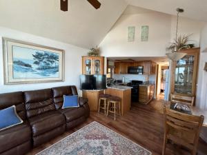 Photo #4 of Ocean Front Cabin 15, Jacuzzi & Sensational Views in Smith River, CA